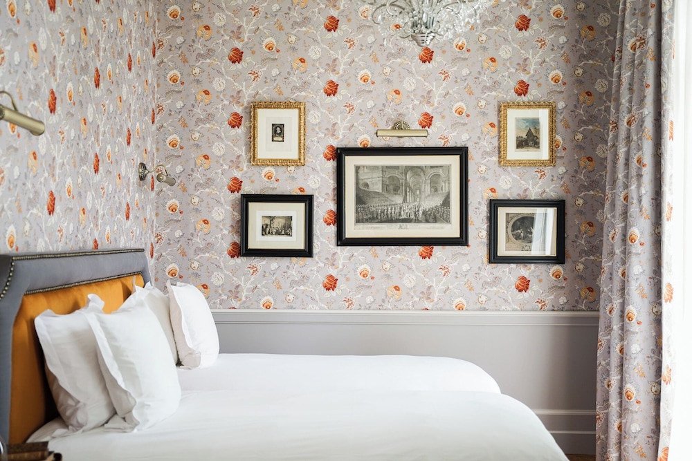 Signature, King Bed