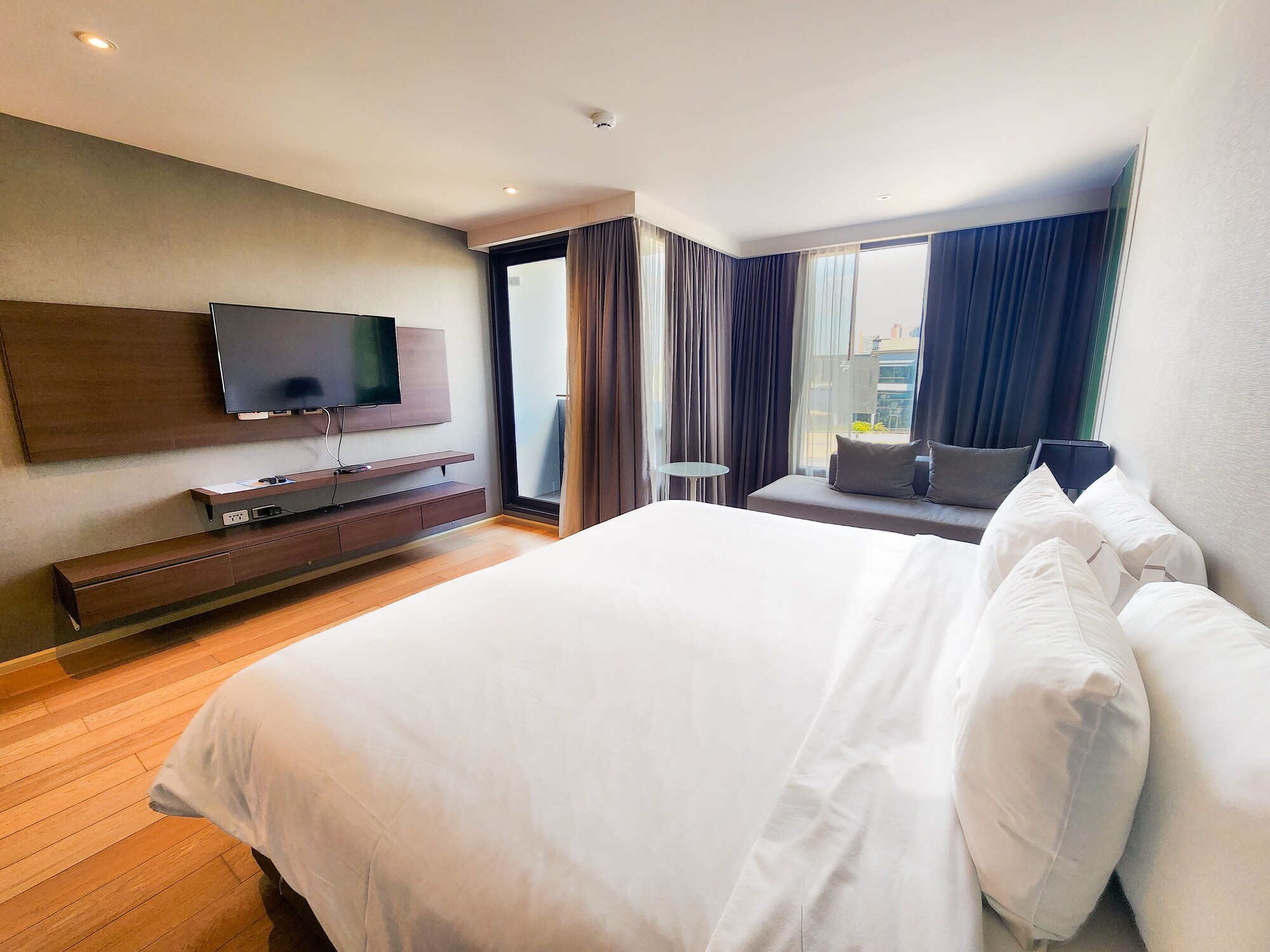 PREMIER, STUDIO, DOUBLE BED, KITCHENETTE