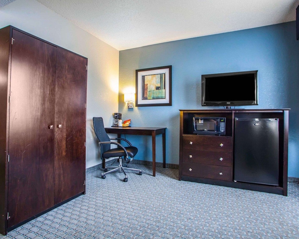 Quality Inn & Suites Ankeny-Des Moines 41/43