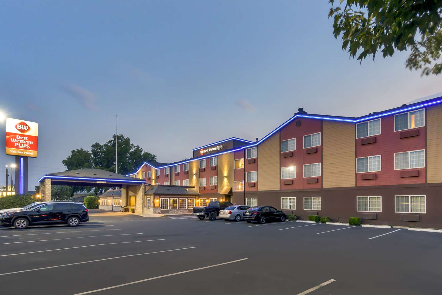 Best Western Plus Yakima Hotel 54/61