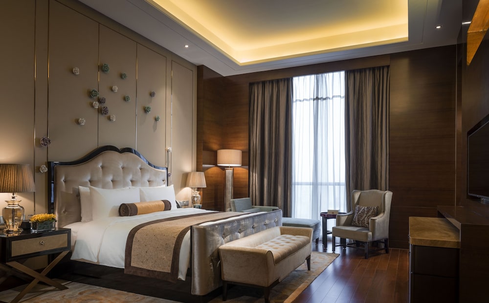 HUALUXE YANGJIANG CITY CENTER 23/79