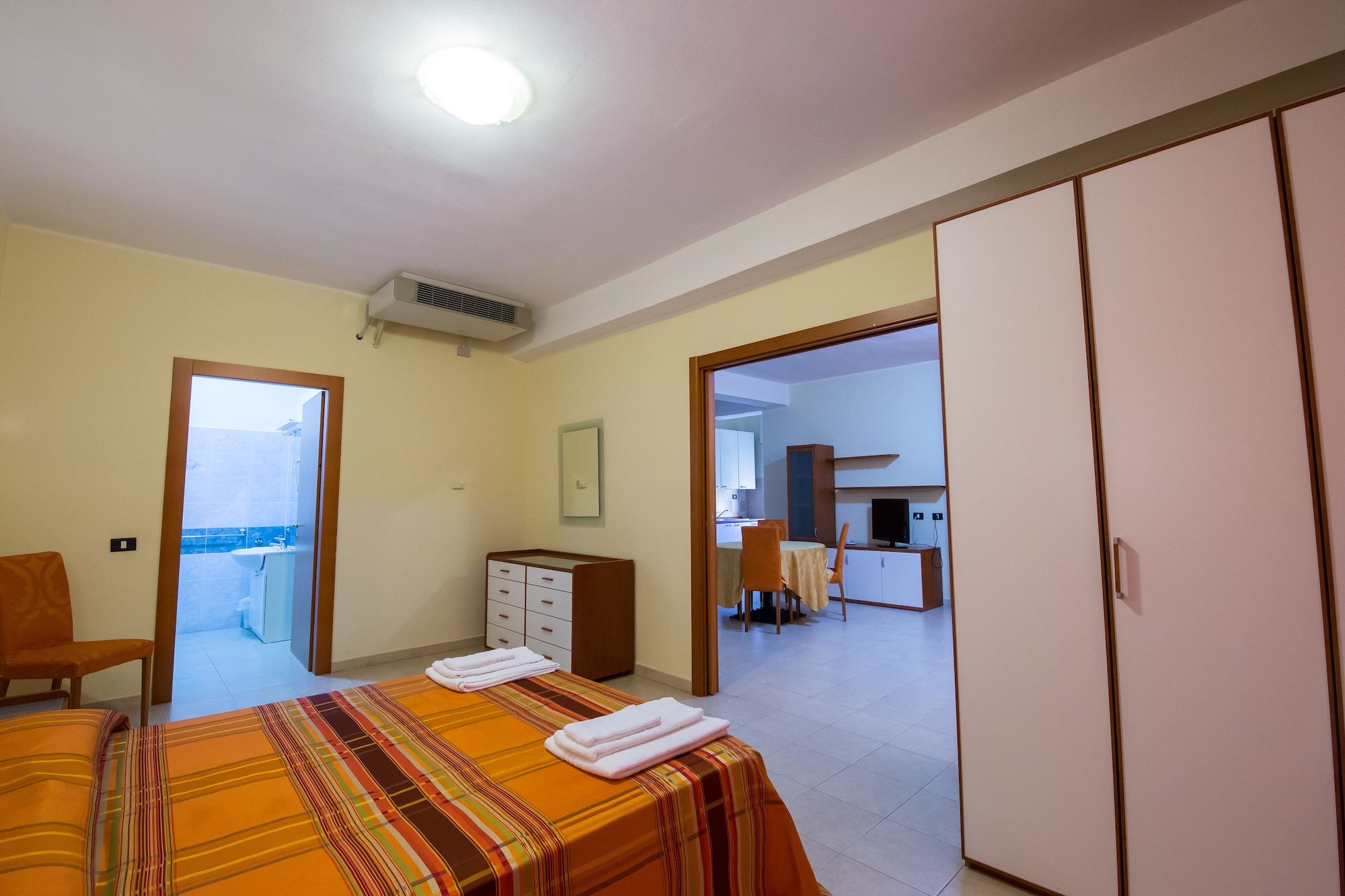 Room, Quadruple, Double and Twin Beds