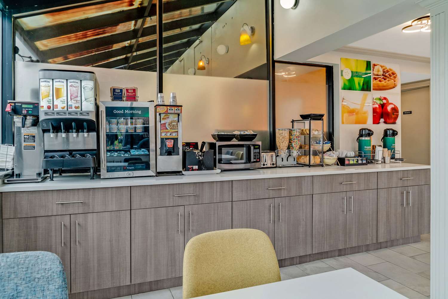restaurant cafeteria