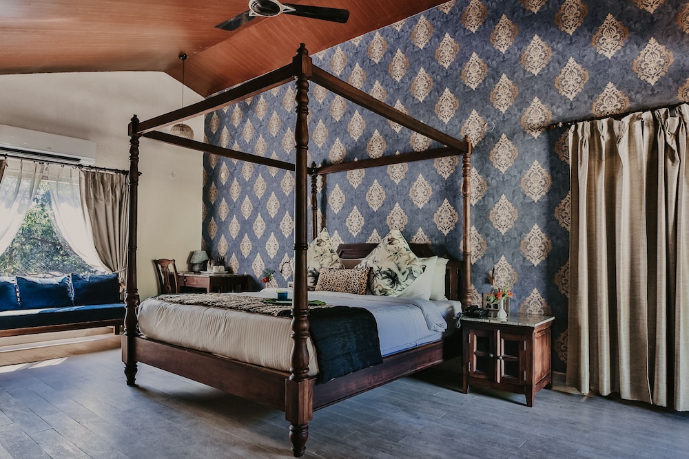Gir Lion Safari Camp 11/36