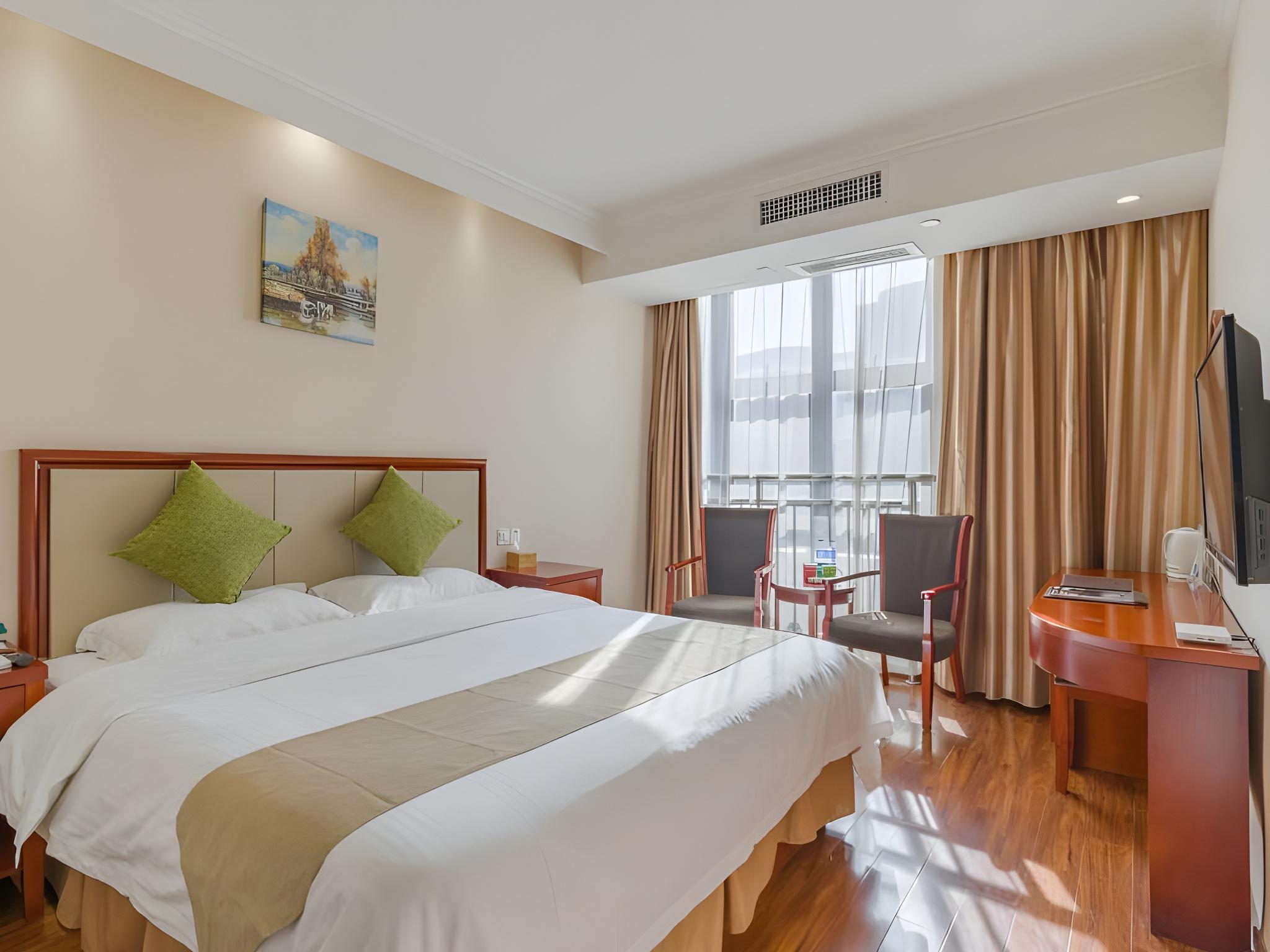 GUEST ROOM, GARDEN VIEW