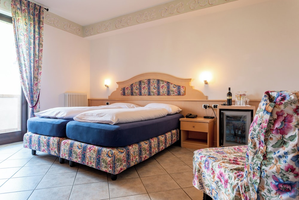Hotel Residence Alesi 18/50