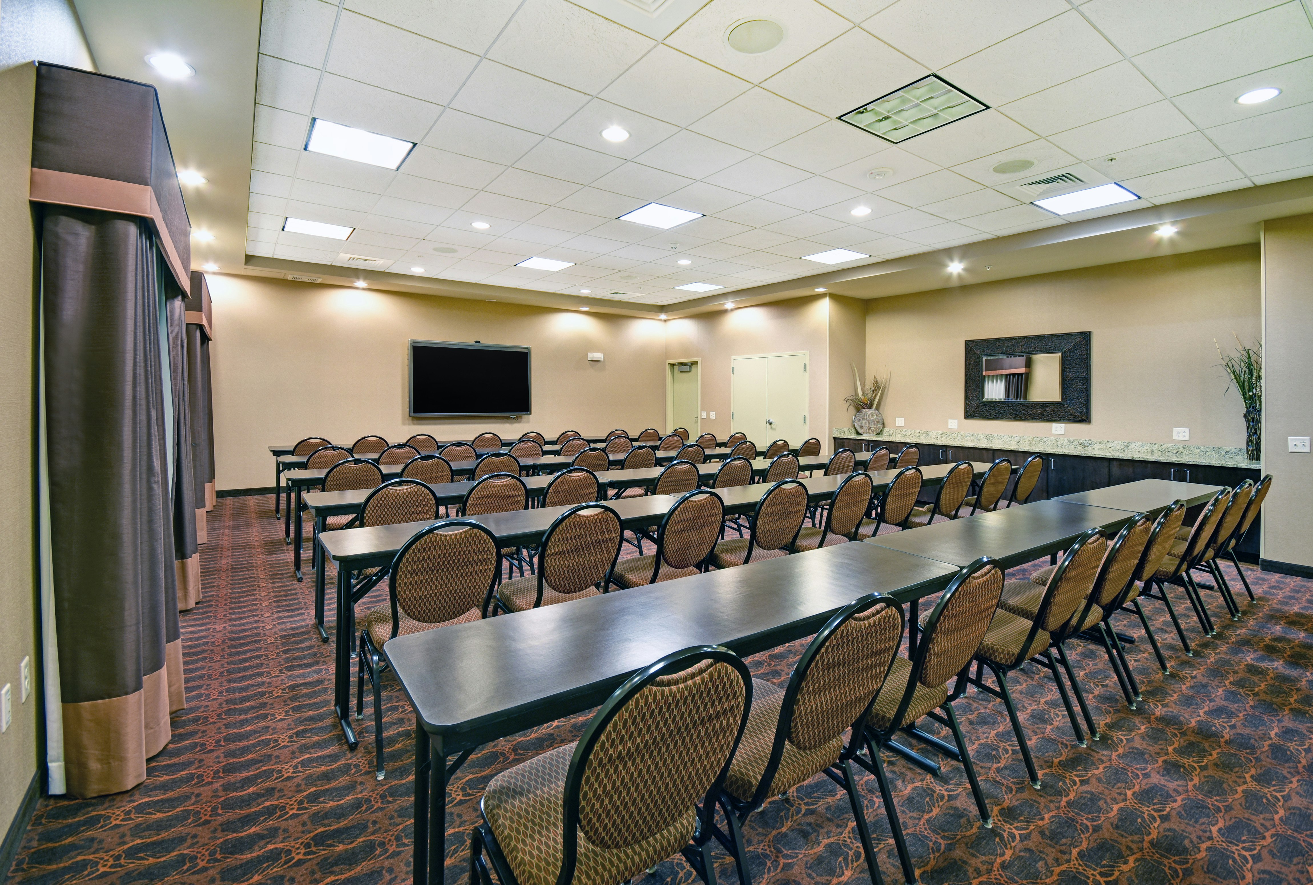 Hampton Inn Beloit 39/56