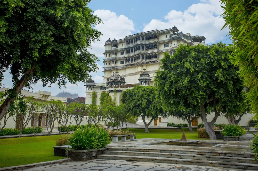 RAAS DEVIGARH(Formerly - DEVI GARH BY LEBUA) 4/70