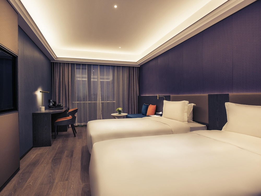 DELUXE, TWIN BEDS