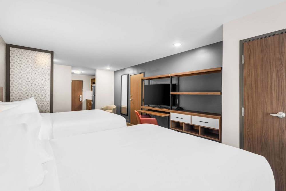 Everhome Suites Lexington - Horse Park 10/36