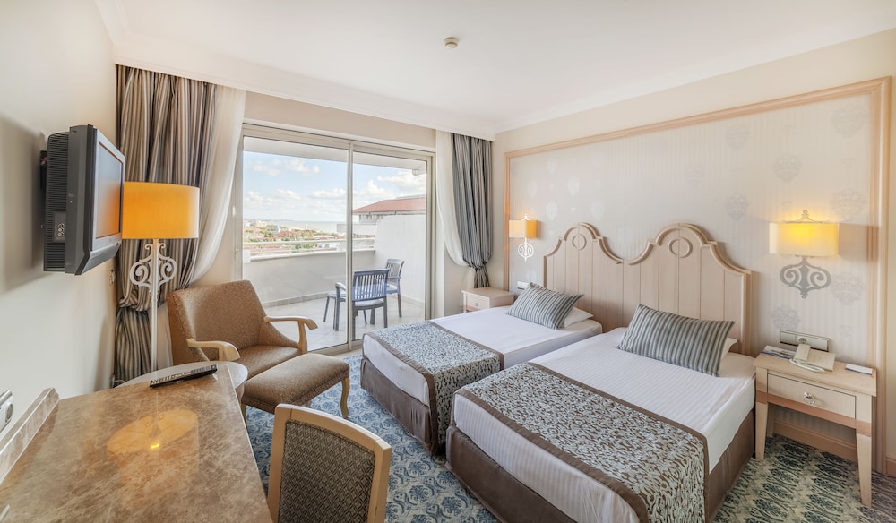 Starlight Resort Hotel 32/82