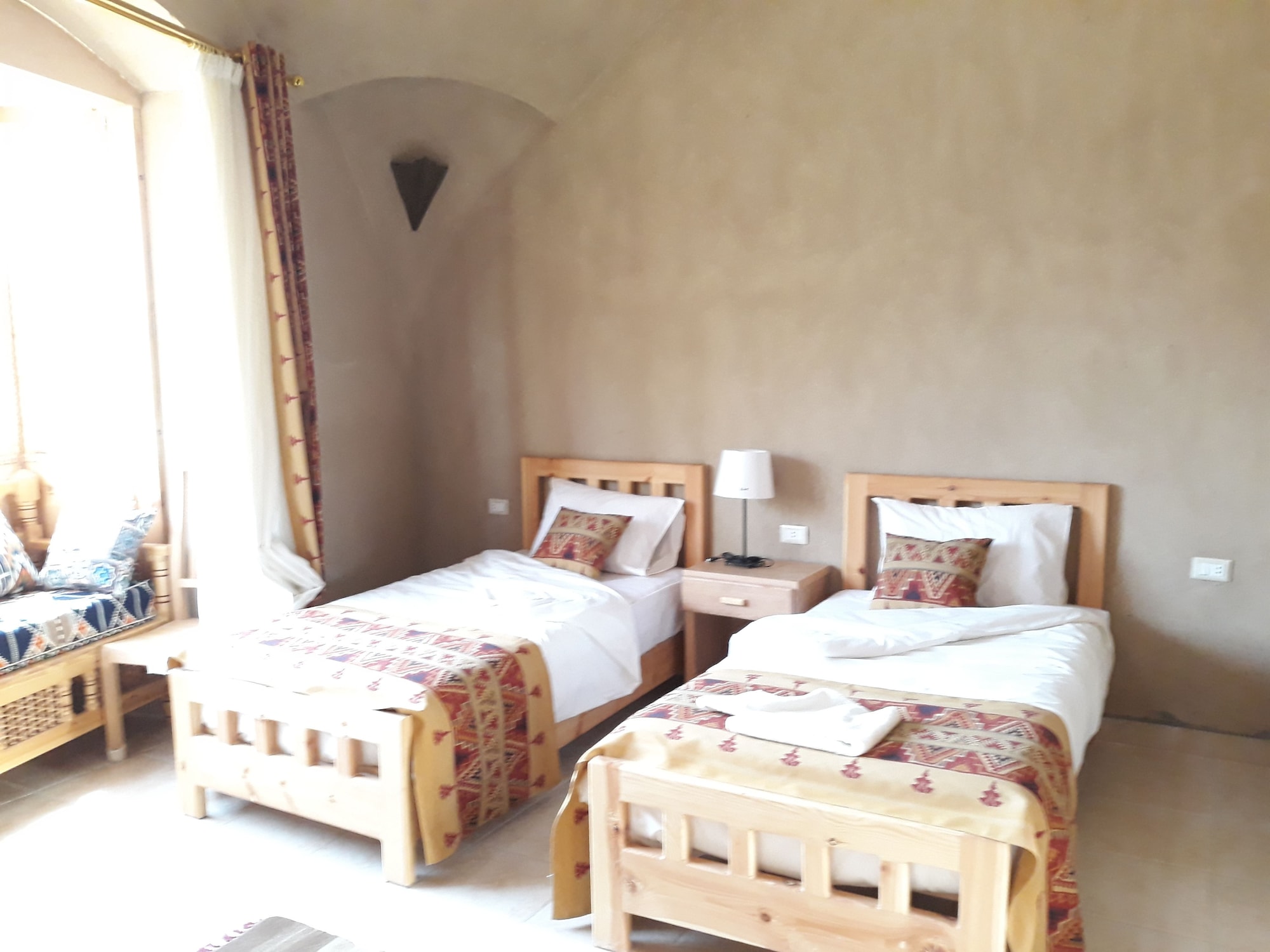 غرفة سوبيريور بسريرين منفصلين بغرفة نوم واحدة، Embrace Hotel 6/10