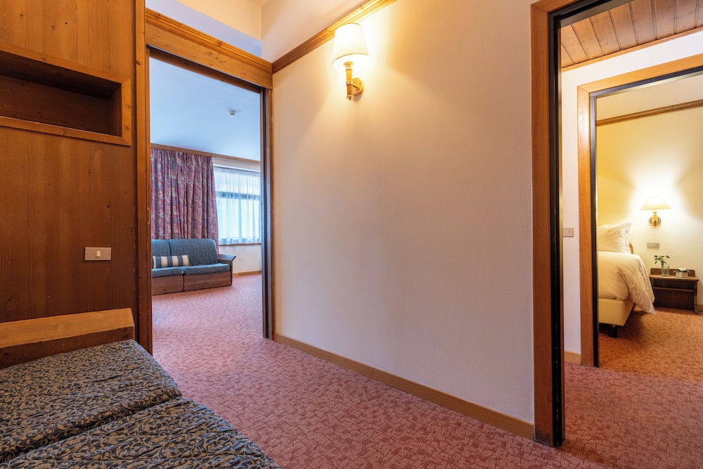 Hotel Alaska Cortina 25/60