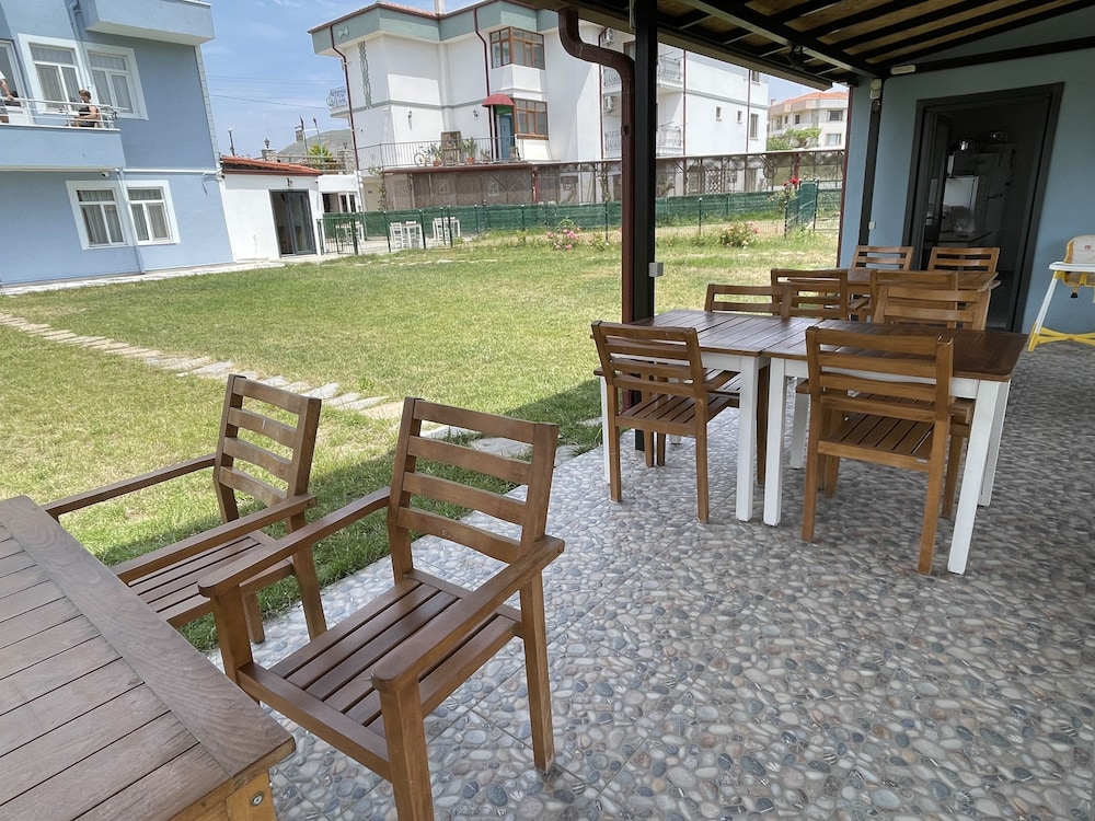 Parli Hotel 25/45