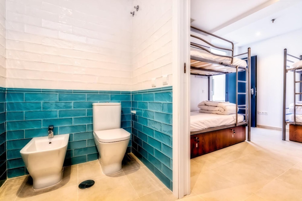 Hostel A2c - Adults Only 44/45