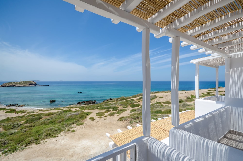 Cyano Suites 22/25