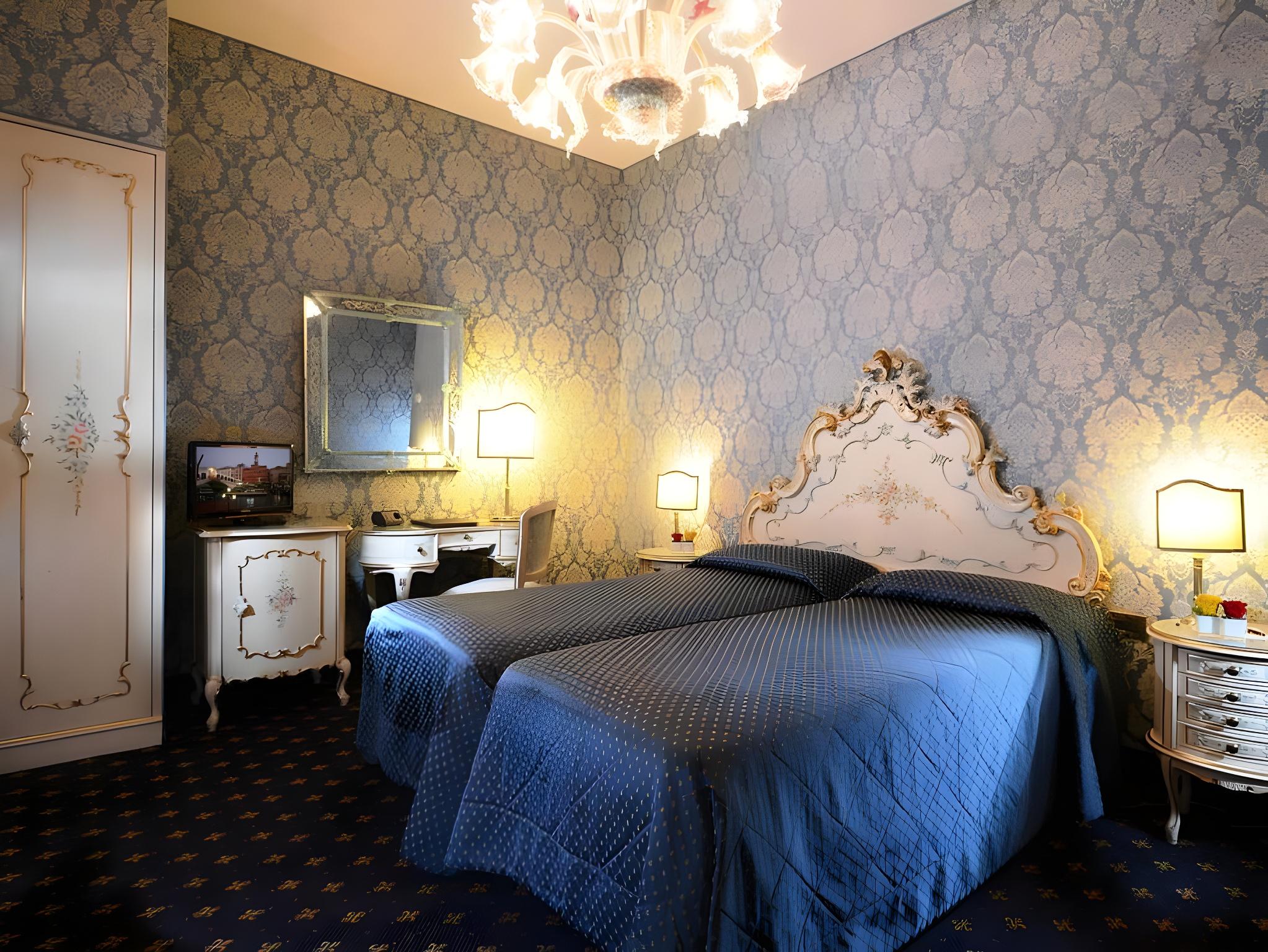 TRIPLE ROOM CLASSIC