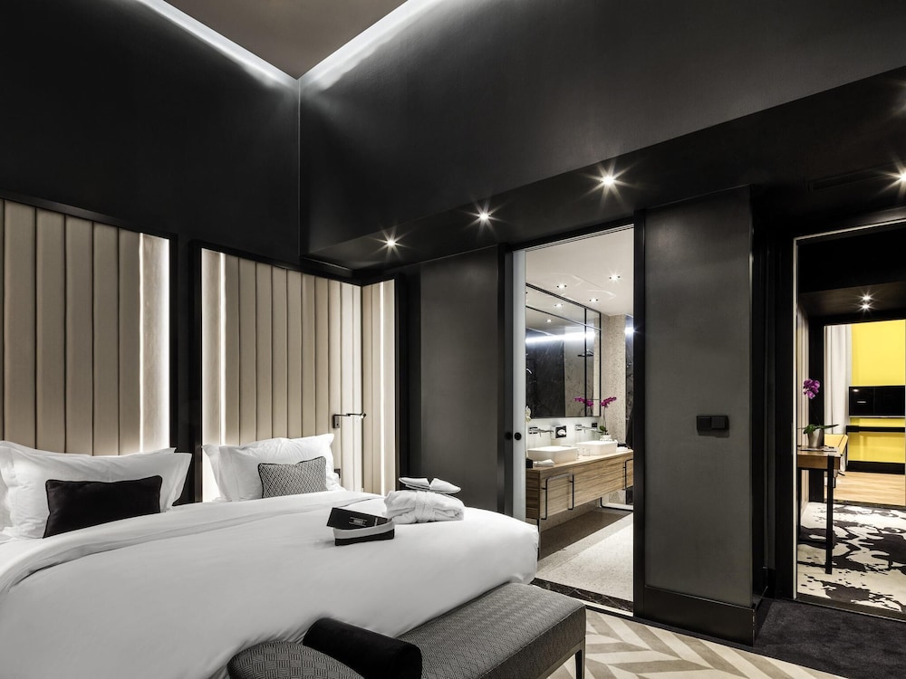 Kafka, Suite, King Bed, City View