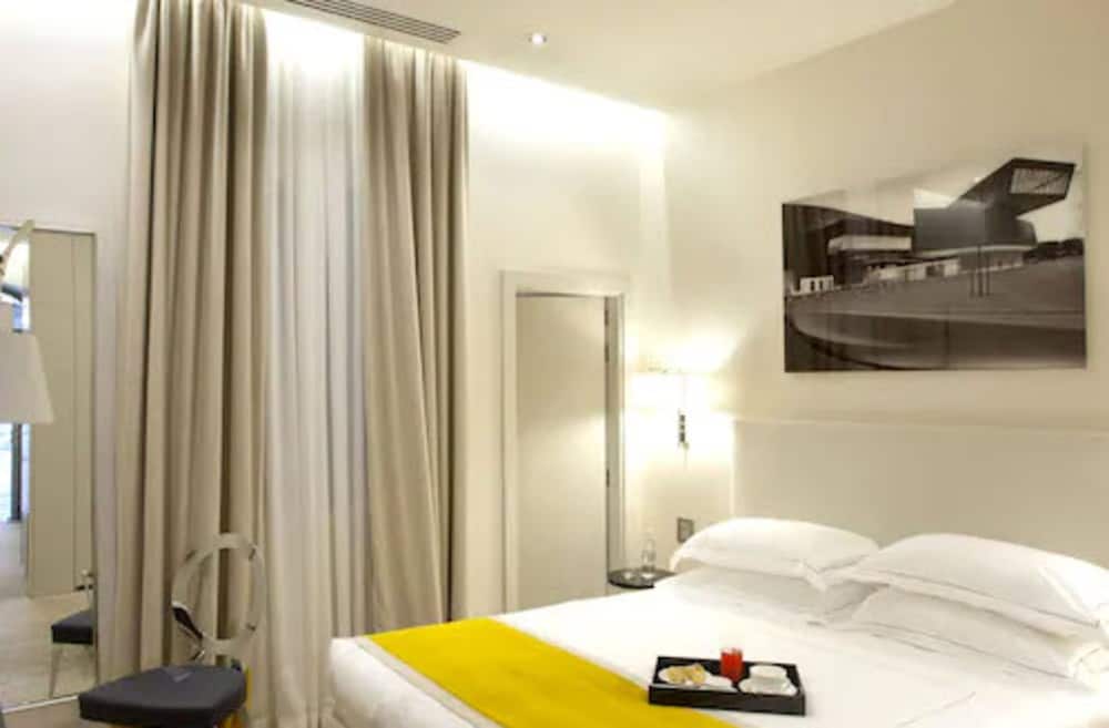 EXECUTIVE, SUITE, GROUND FLOOR