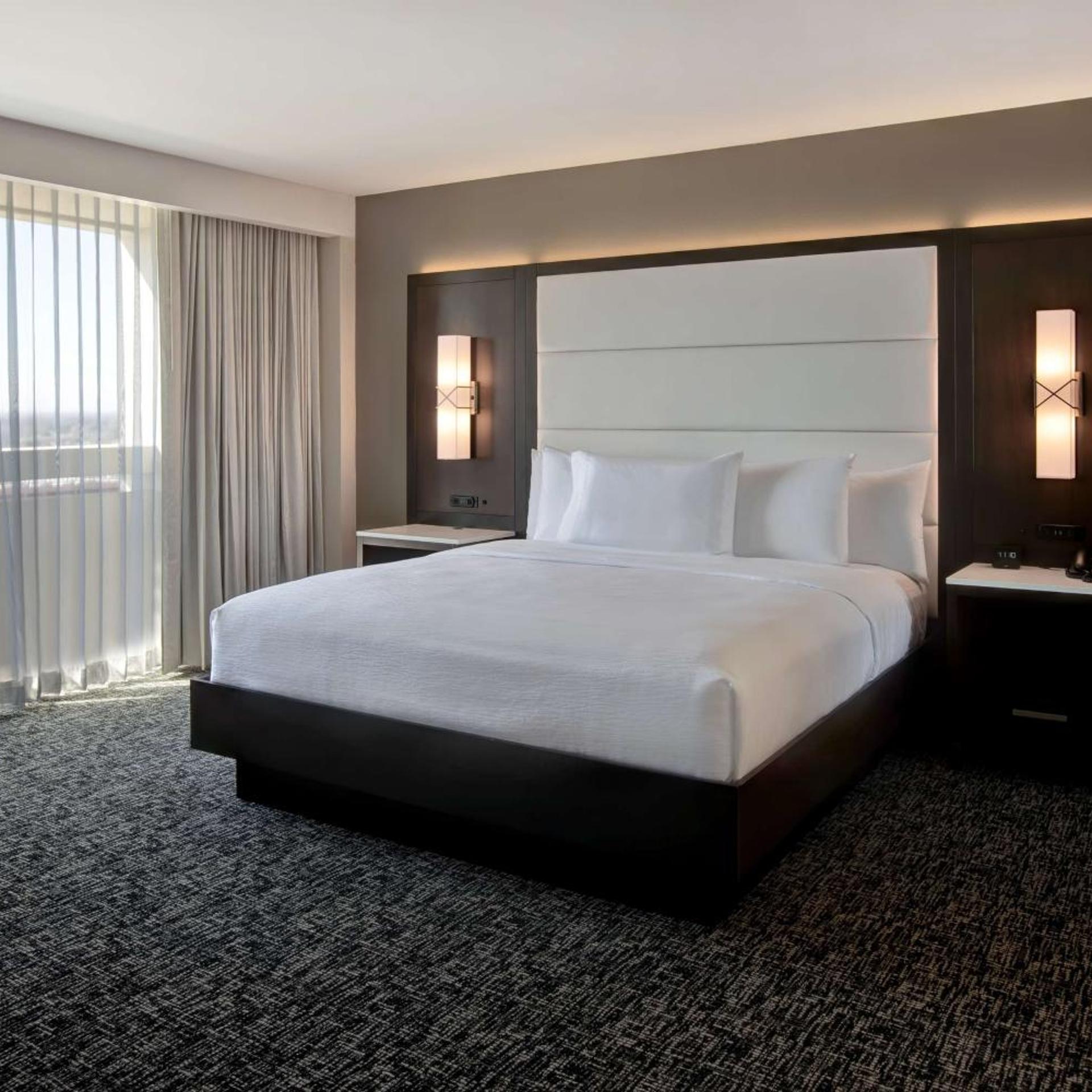 2 ROOMS, SUITE, KING BED, BALCONY