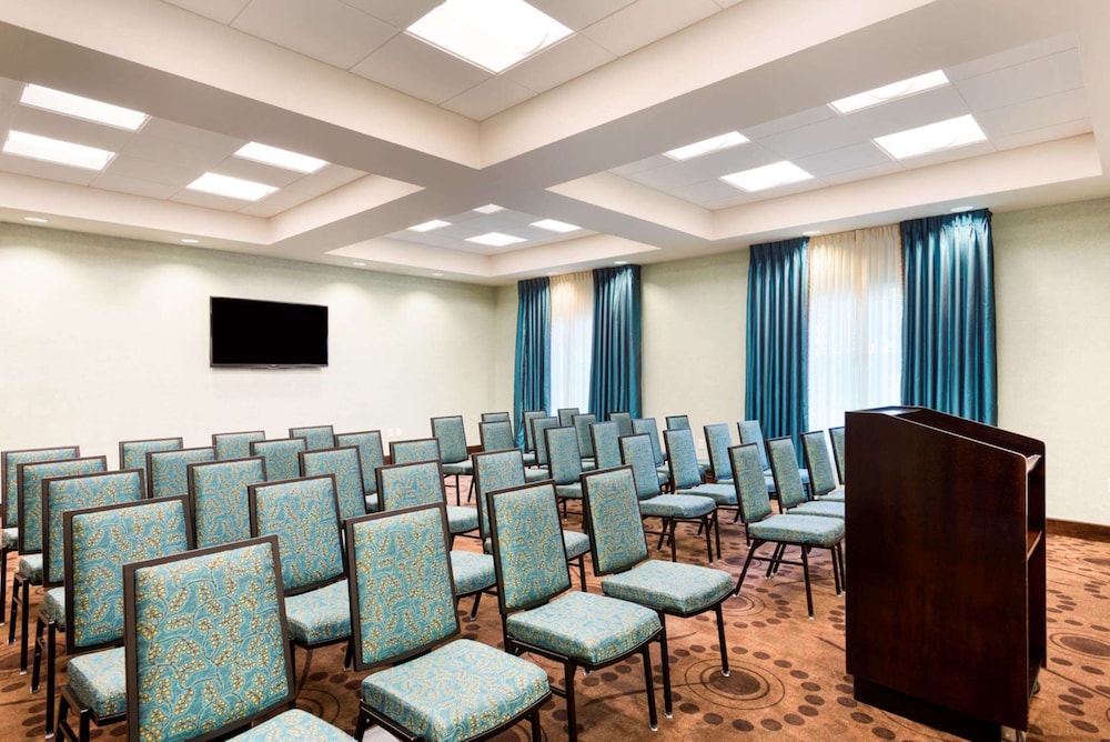 Hampton Inn & Suites Wilmington Christiana 54/62
