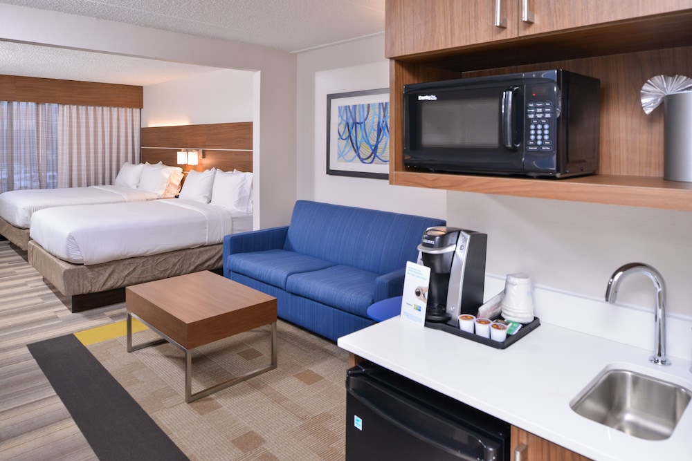 Holiday Inn Express Hotel and Suites Indianapolis Downtown Convention Center Area 26/48