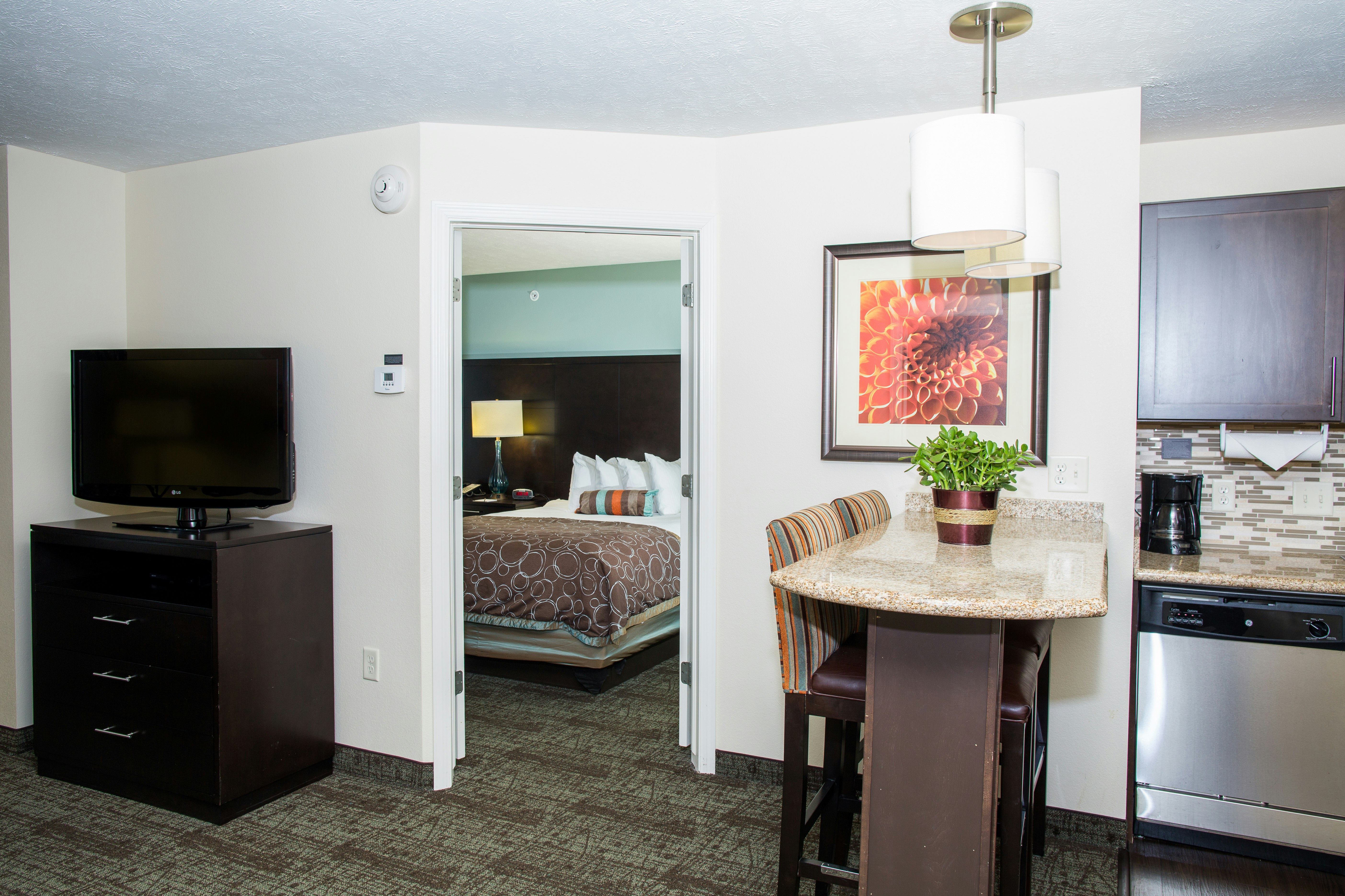 STAYBRIDGE SUITES LINCOLN NORTHEAST 34/59