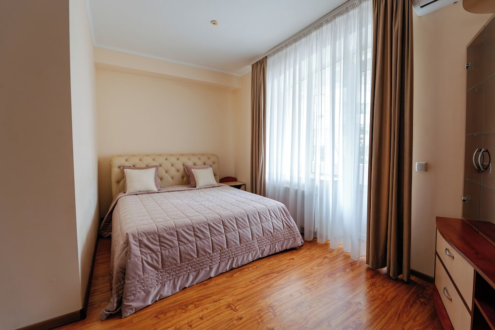 Villa Arus Hotel 24/63