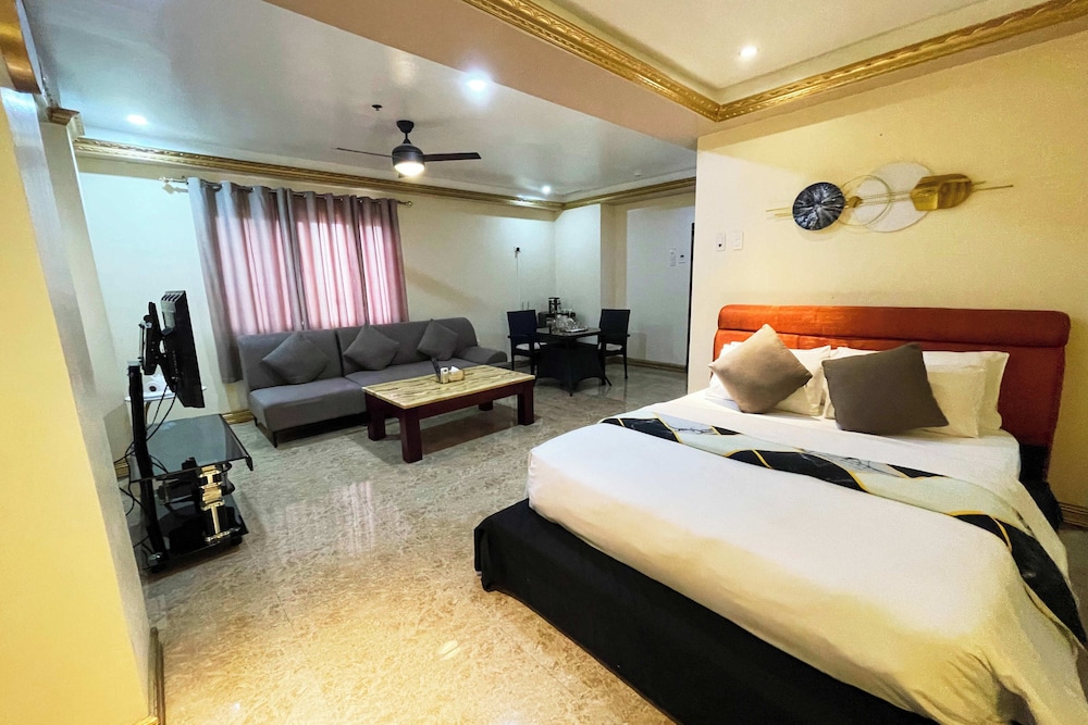 SUITE, QUEEN BED