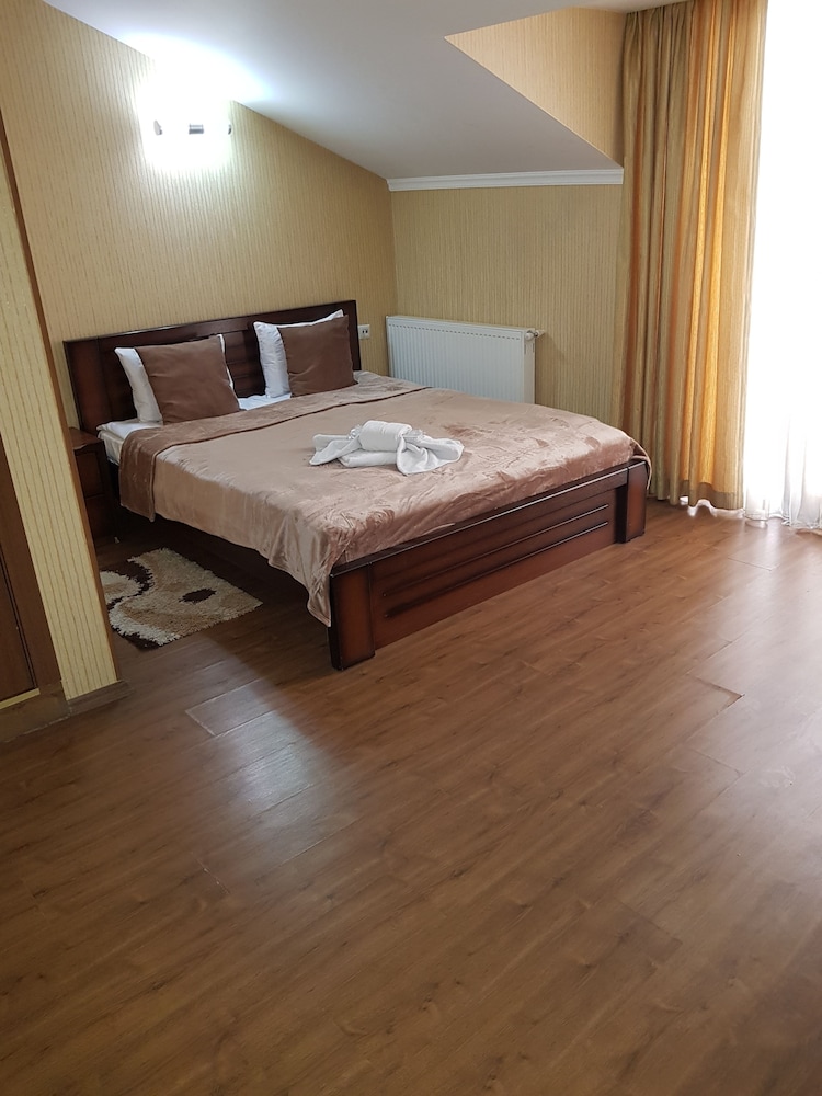 CLASSIC, SINGLE, KING BED