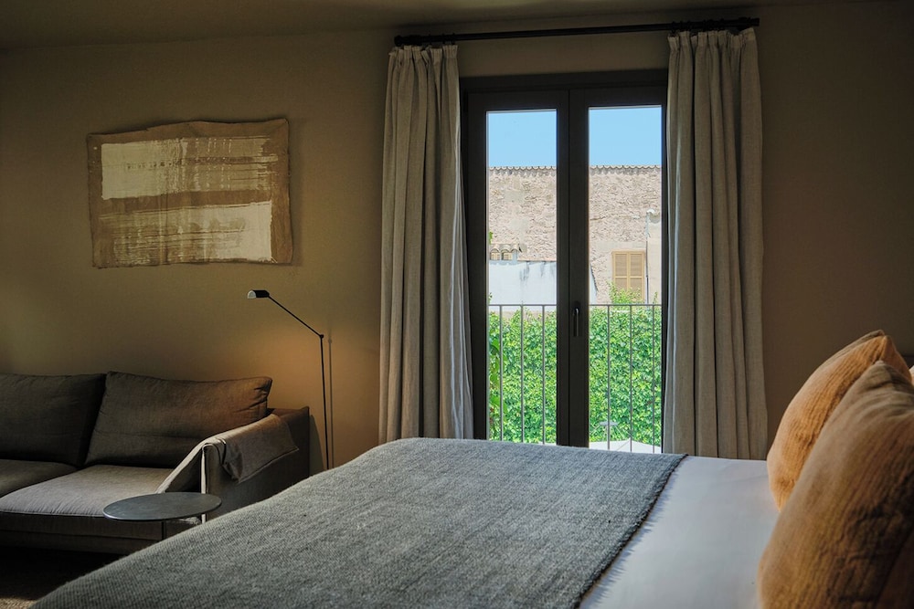 ATELIER, KING BED