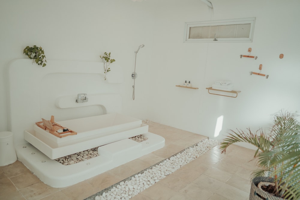 DELUXE, KING BED, COURTYARD VIEW, GARDEN AREA