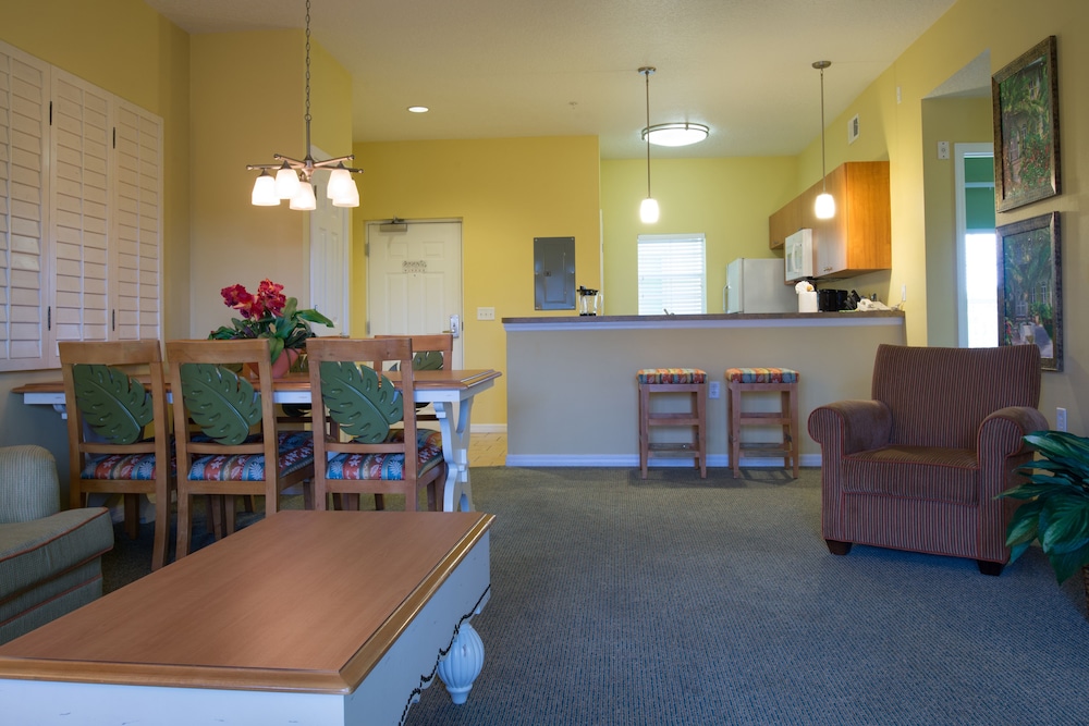 Barefoot Suites 8/69