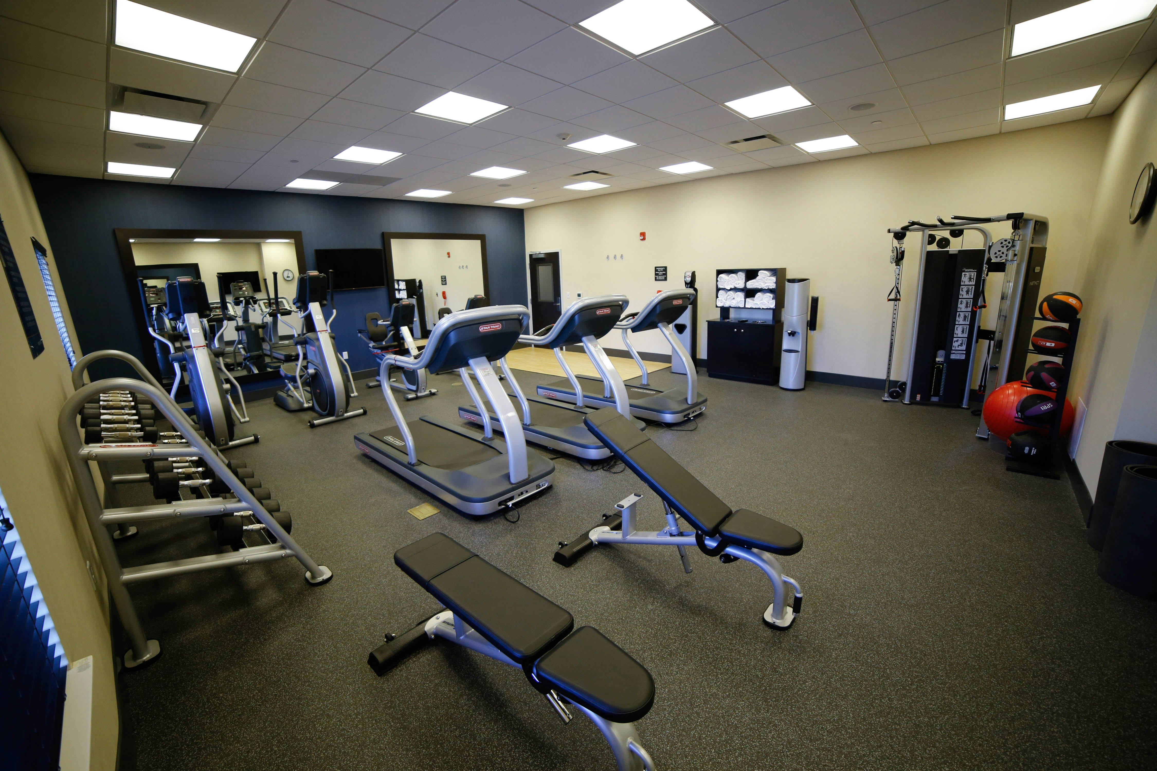 Hampton Inn Suites Forest City Nc 25/43