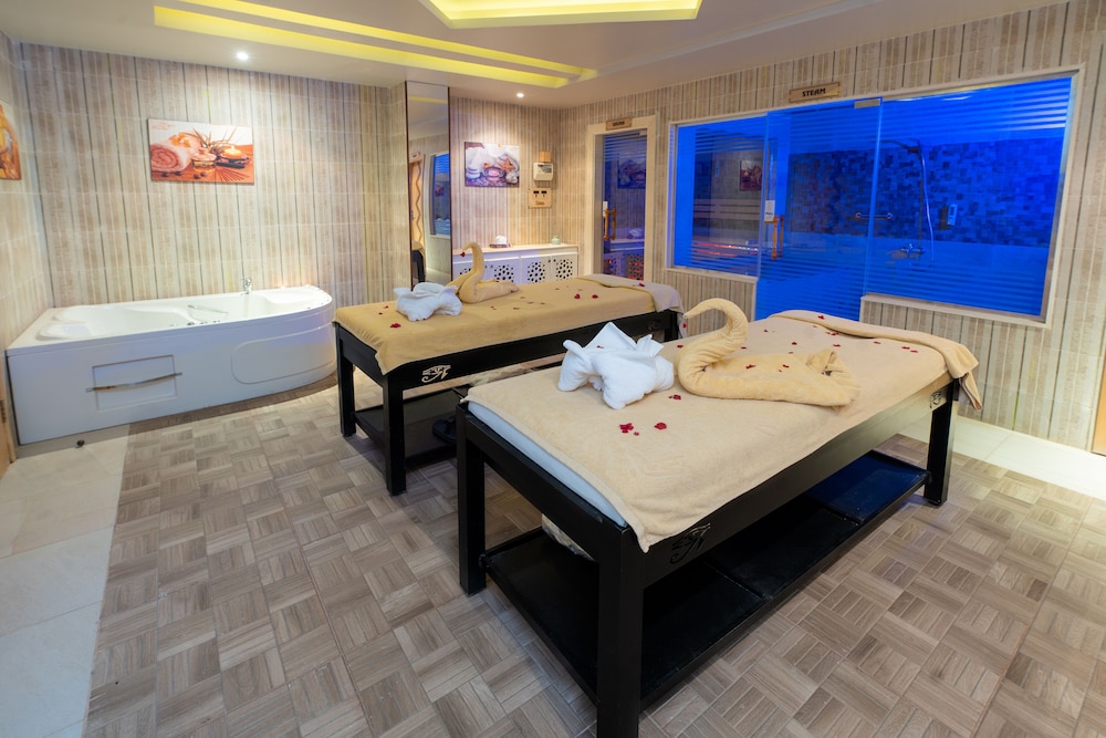 El Karma Aqua Beach Resort 50/50
