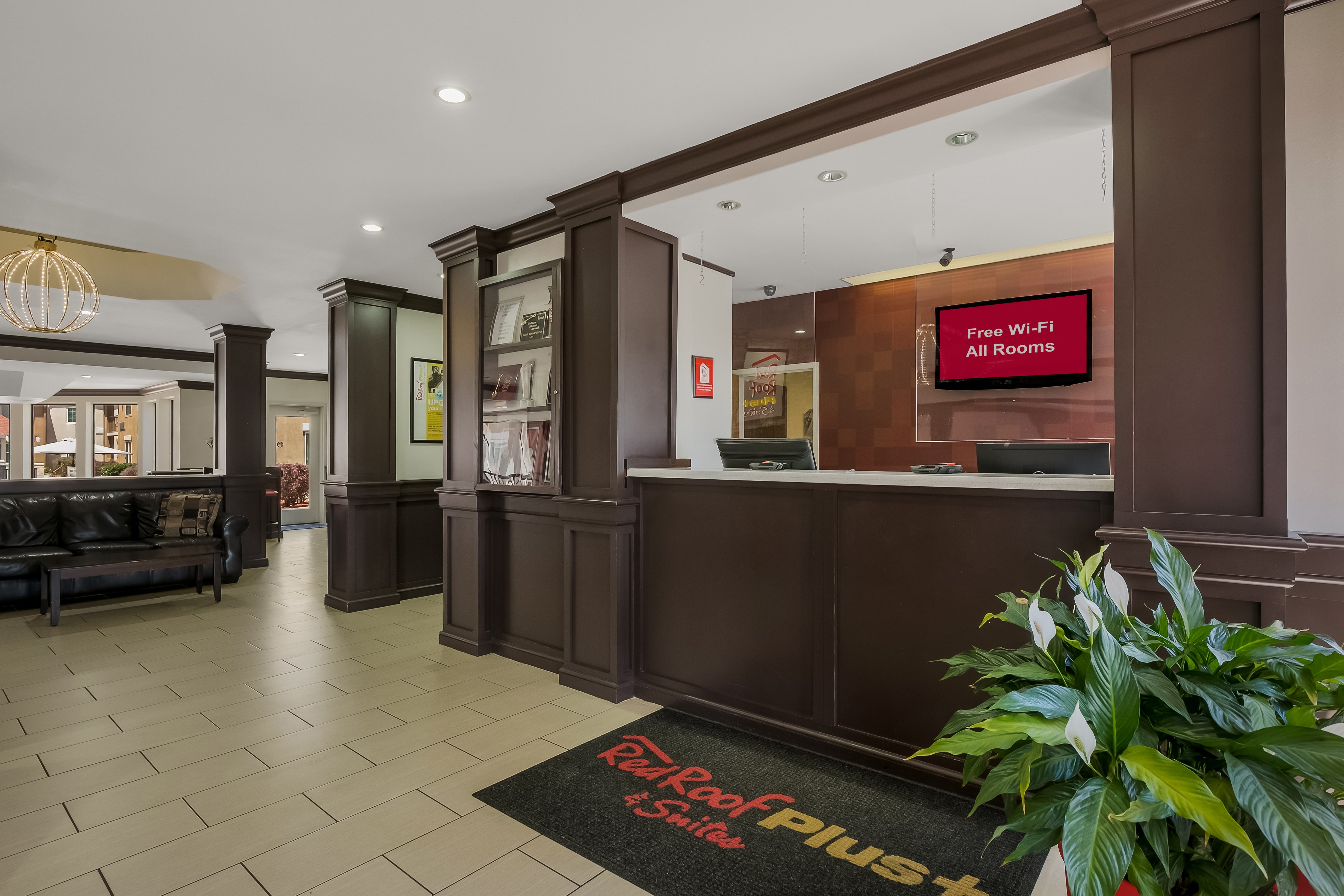 Lobby at Red Roof PLUS & Suites Knoxville West - Cedar Bluff, KNOXVILLE - TN