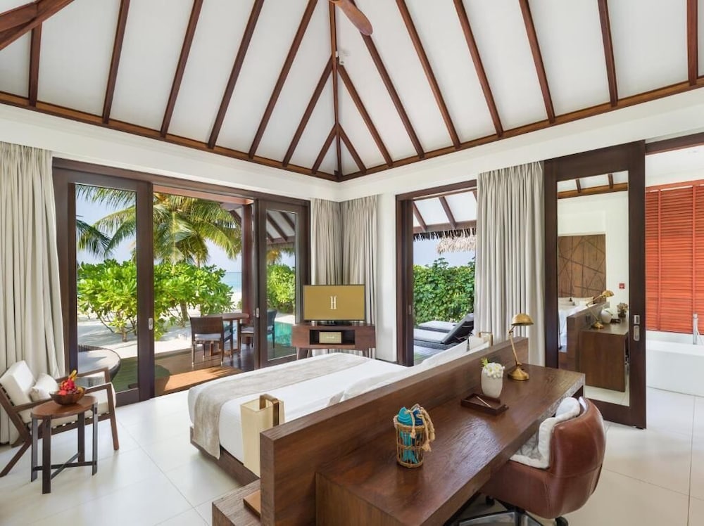 Beach Pool, Sunset, Villa, King Bed