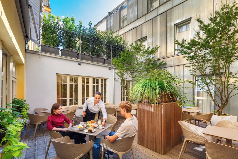 Hotel Clement 26/50