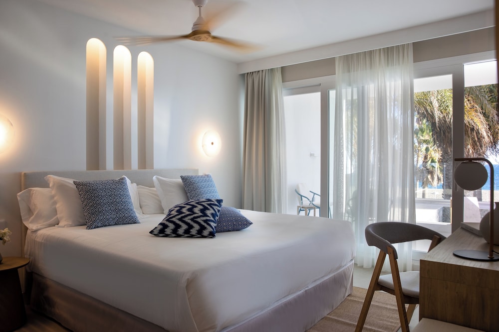 Premium, Deluxe, King Bed, Sea View, Shared Pool