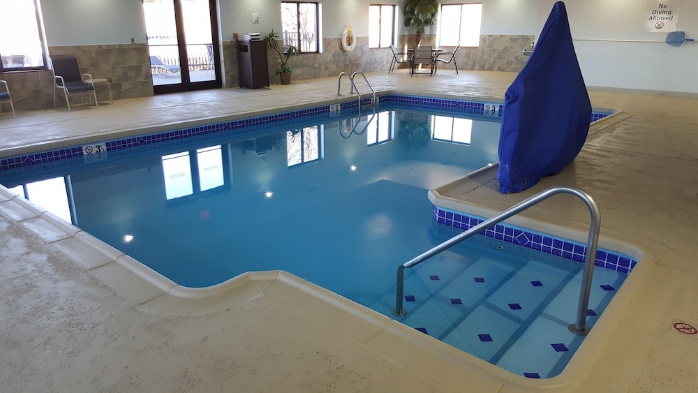 Holiday Inn Express Hotel Suites Concordia Us81 3/59
