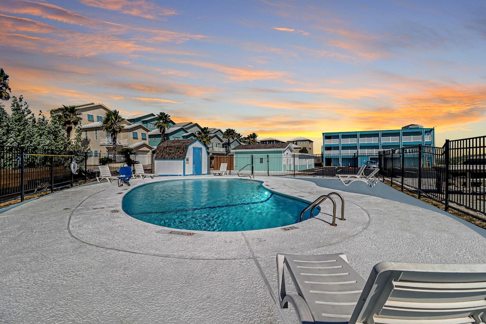 Seaside Boutique Hotel, Waves At Your Doorstep 41/50