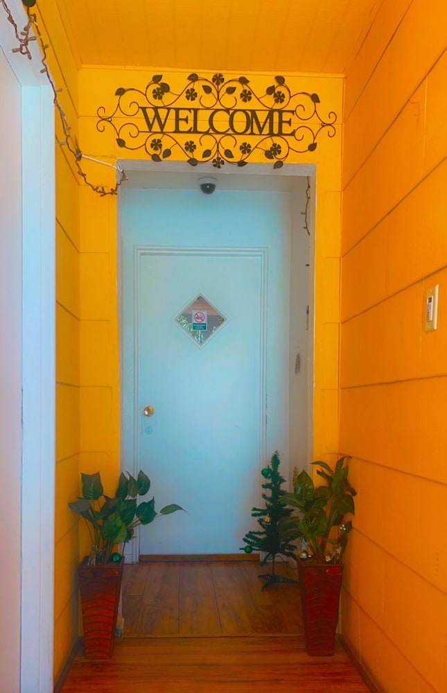 The Yellow Penthouse 5/73