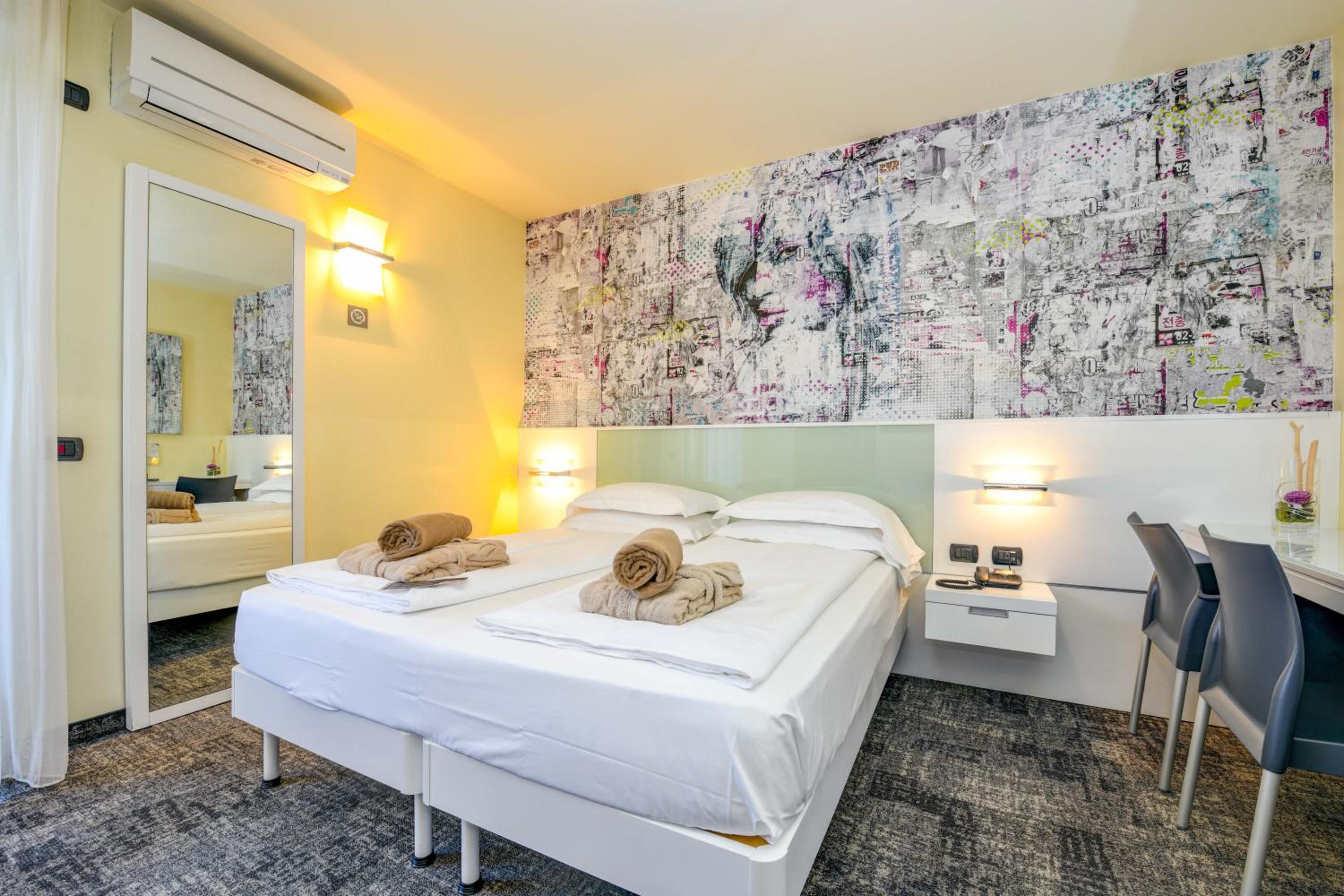 Exclusive, Double Bed, Partial Lake View