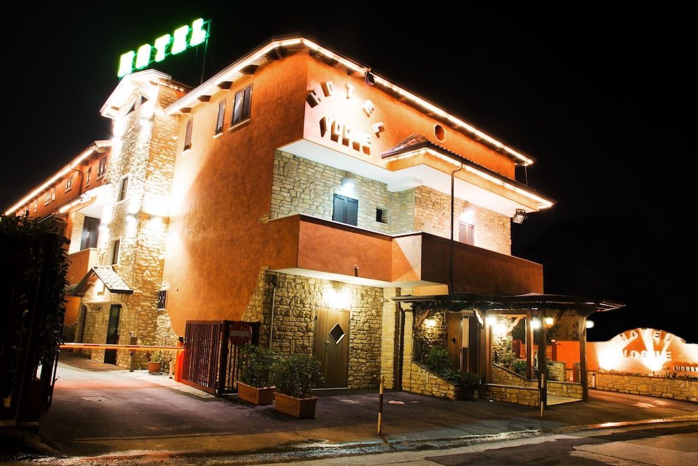 Vogue Hotel 2/50