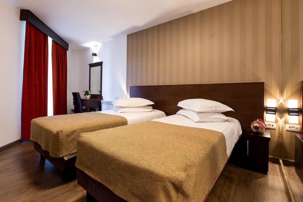 Hotel Duke Armeneasca 25/65