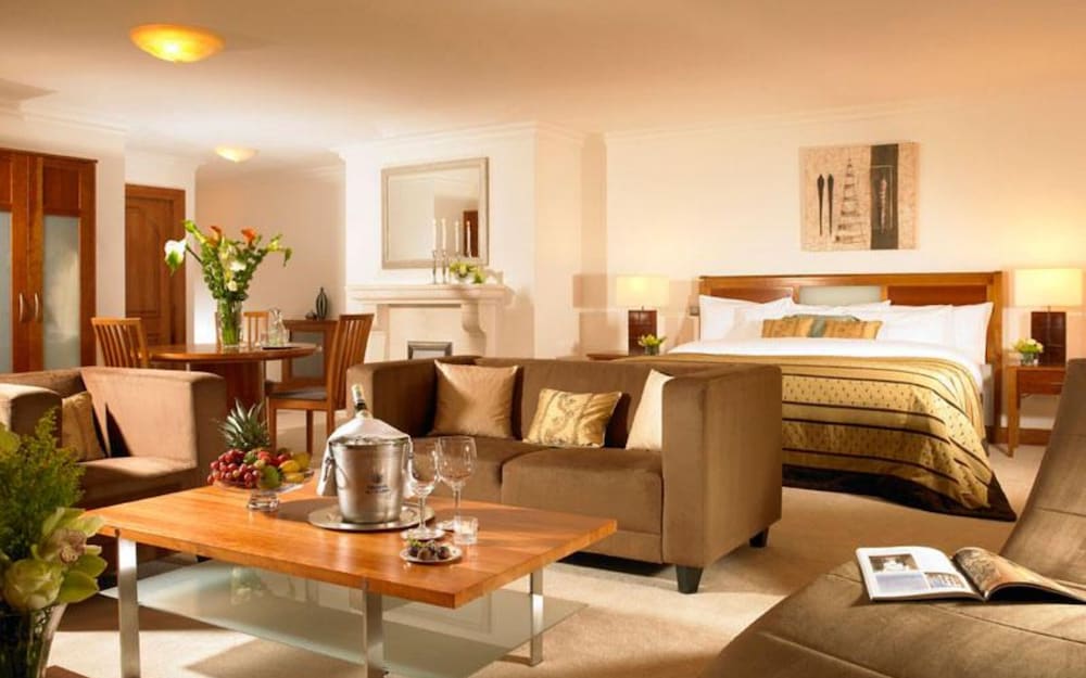 Garryvoe Hotel 49/53