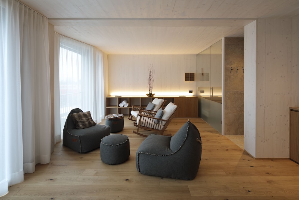 2ND Home Hotel 26/43