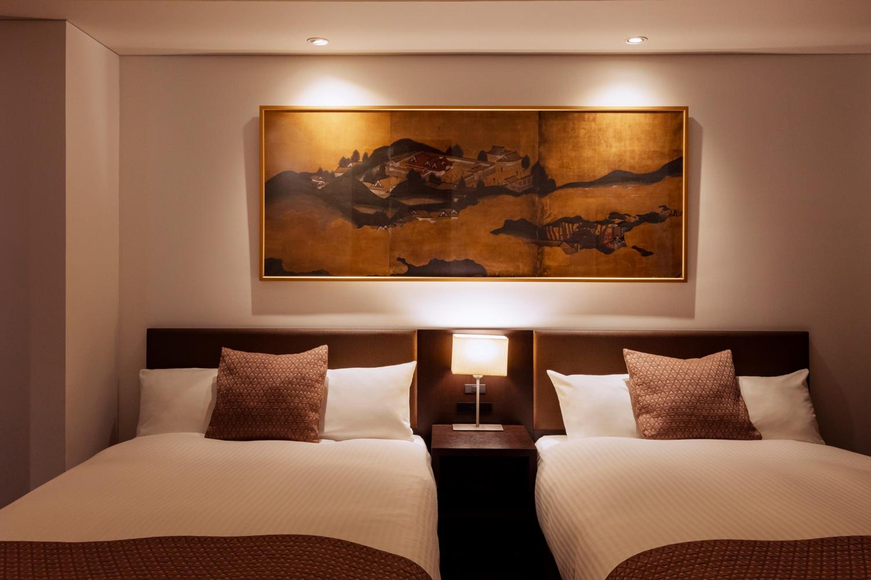 COMFORT, TWIN BEDS