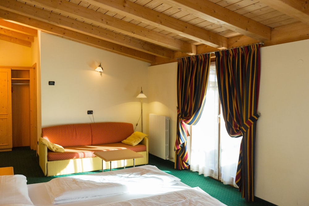 Hotel Touring 40/77