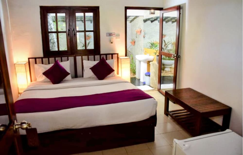 Pavana Hotel 12/63